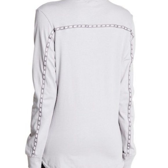 Nike Women Athletic Logo Long Sleeve Shirt… - Picture 2 of 6